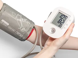 Cách chọn máy đo huyết áp phù hợp cho người cao tuổi